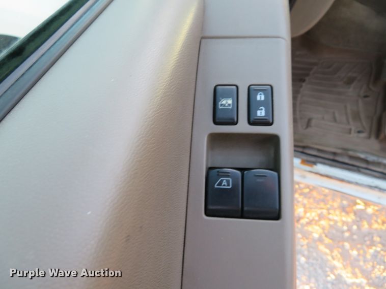 image for item DH1678 2014 Nissan Frontier Ext. Cab flatbed pickup truck