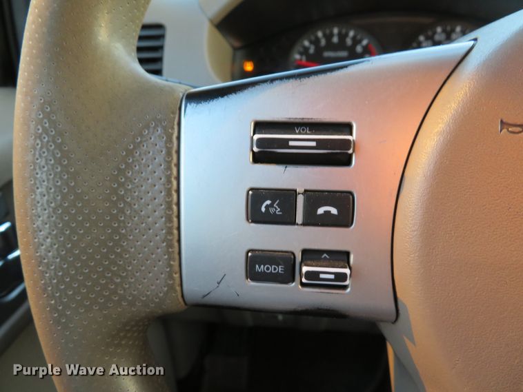 image for item DH1678 2014 Nissan Frontier Ext. Cab flatbed pickup truck