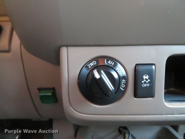 image for item DH1678 2014 Nissan Frontier Ext. Cab flatbed pickup truck