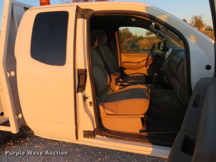 image for item DH1678 2014 Nissan Frontier Ext. Cab flatbed pickup truck