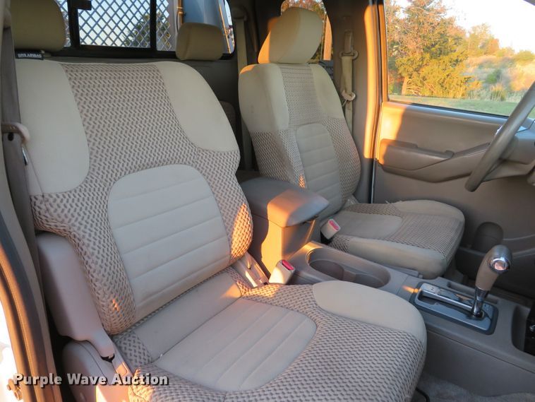 image for item DH1678 2014 Nissan Frontier Ext. Cab flatbed pickup truck