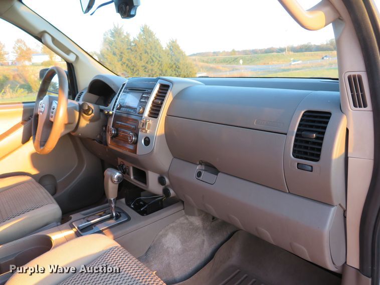 image for item DH1678 2014 Nissan Frontier Ext. Cab flatbed pickup truck