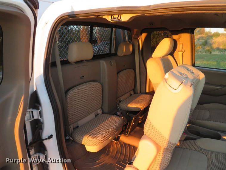 image for item DH1678 2014 Nissan Frontier Ext. Cab flatbed pickup truck