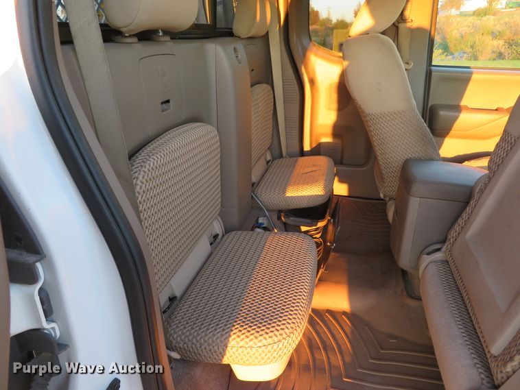 image for item DH1678 2014 Nissan Frontier Ext. Cab flatbed pickup truck