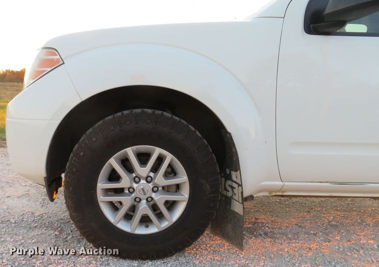 image for item DH1678 2014 Nissan Frontier Ext. Cab flatbed pickup truck