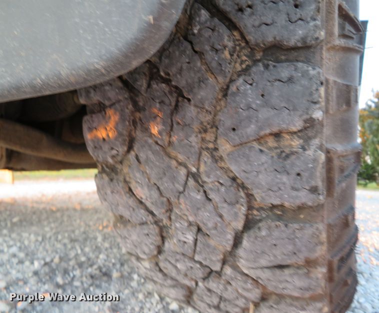 image for item DH1678 2014 Nissan Frontier Ext. Cab flatbed pickup truck