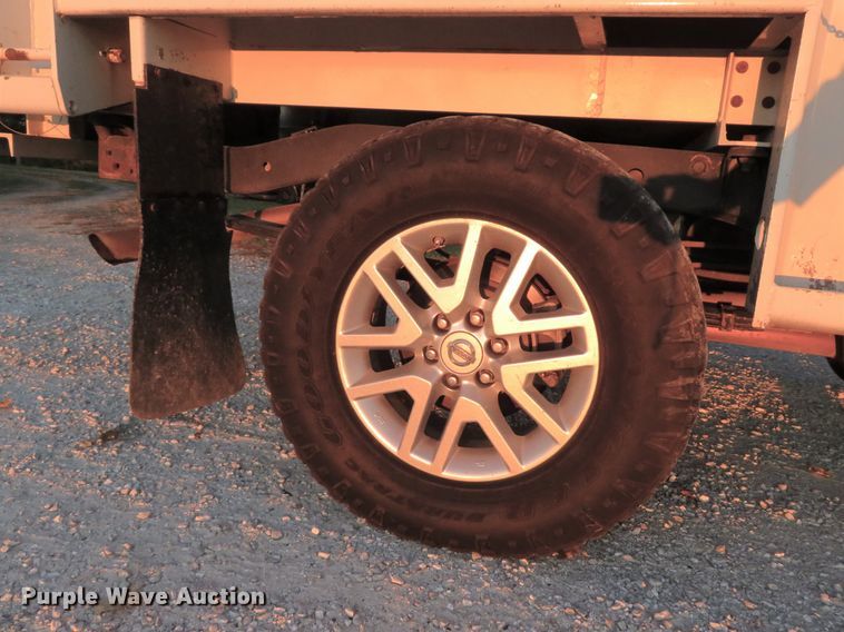 image for item DH1678 2014 Nissan Frontier Ext. Cab flatbed pickup truck