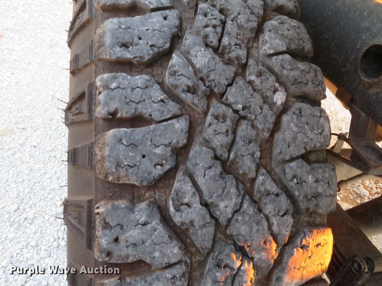 image for item DH1678 2014 Nissan Frontier Ext. Cab flatbed pickup truck