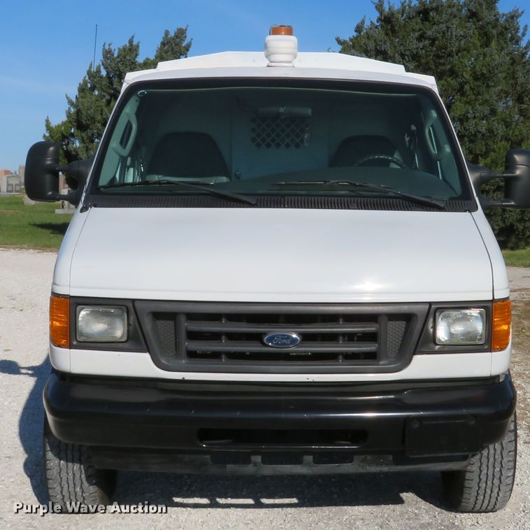image for item DH1680 2006 Ford E350 Super Duty utility van