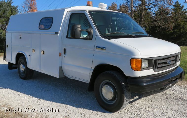 image for item DH1680 2006 Ford E350 Super Duty utility van