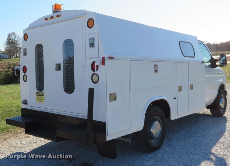 image for item DH1680 2006 Ford E350 Super Duty utility van