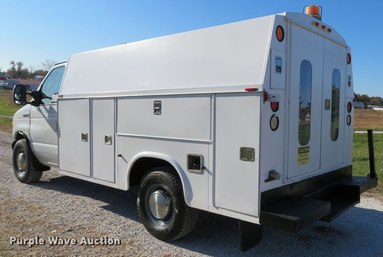 image for item DH1680 2006 Ford E350 Super Duty utility van