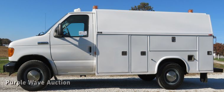 image for item DH1680 2006 Ford E350 Super Duty utility van