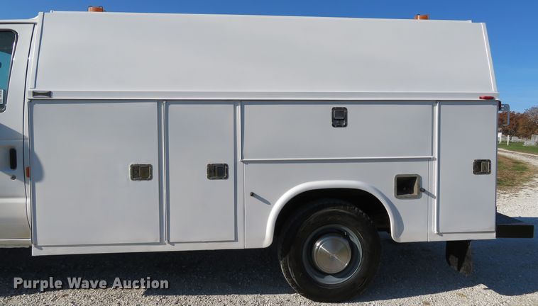 image for item DH1680 2006 Ford E350 Super Duty utility van