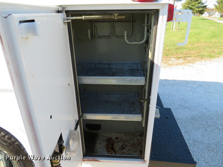 image for item DH1680 2006 Ford E350 Super Duty utility van