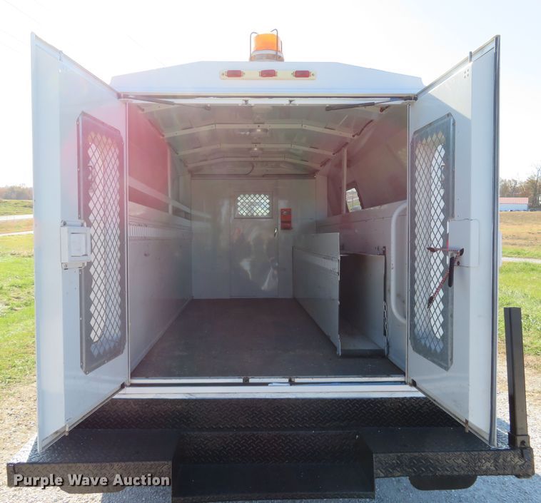 image for item DH1680 2006 Ford E350 Super Duty utility van