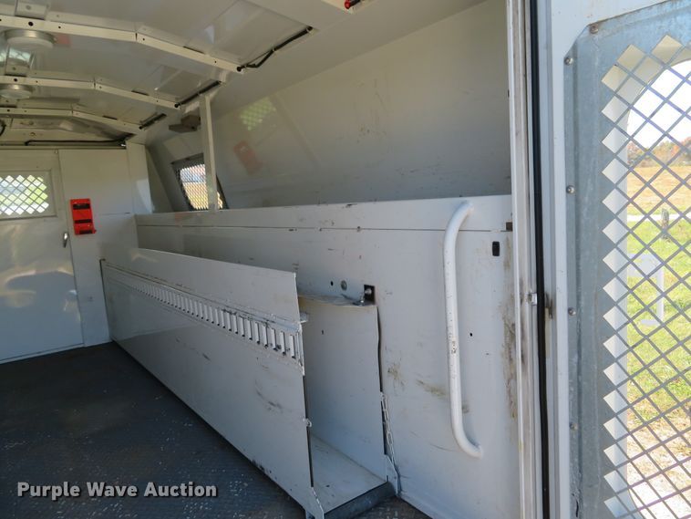 image for item DH1680 2006 Ford E350 Super Duty utility van