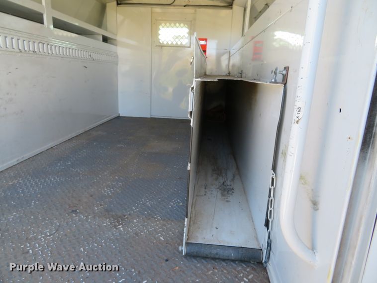 image for item DH1680 2006 Ford E350 Super Duty utility van