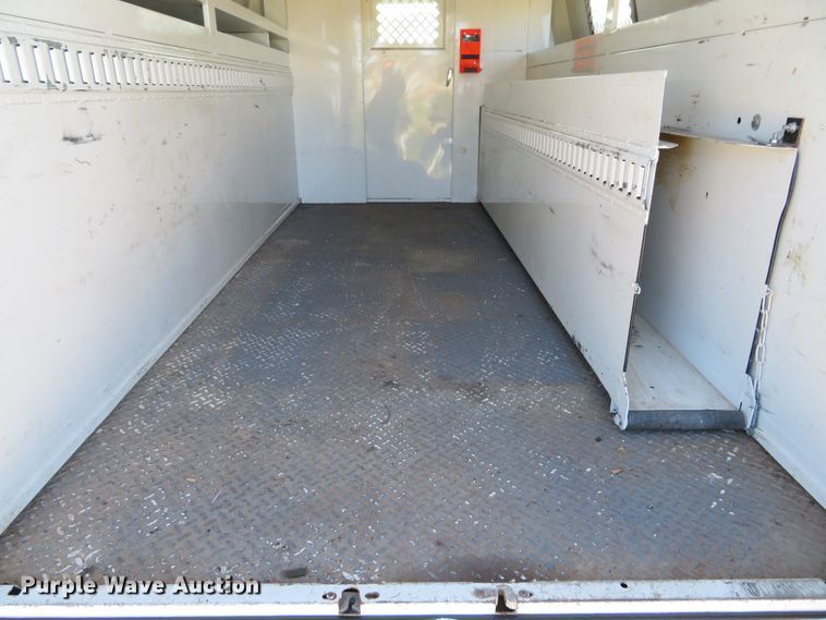 image for item DH1680 2006 Ford E350 Super Duty utility van