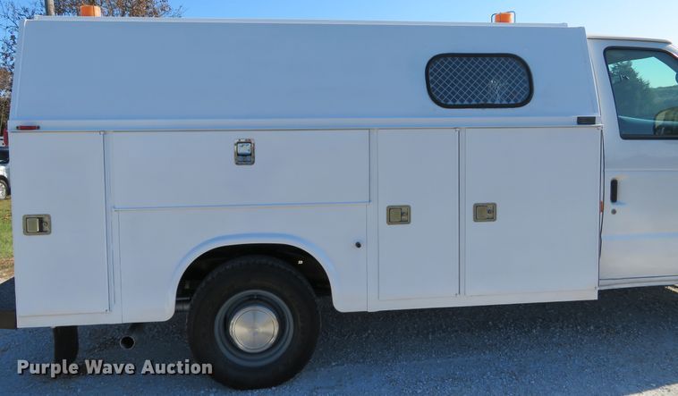 image for item DH1680 2006 Ford E350 Super Duty utility van