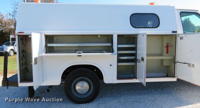 image for item DH1680 2006 Ford E350 Super Duty utility van