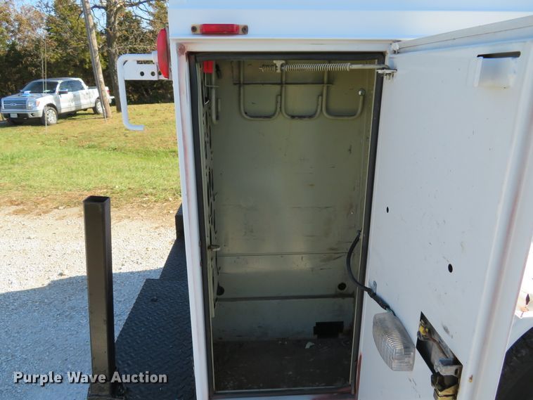 image for item DH1680 2006 Ford E350 Super Duty utility van