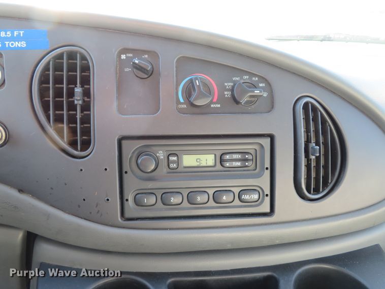 image for item DH1680 2006 Ford E350 Super Duty utility van