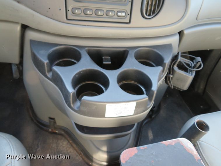 image for item DH1680 2006 Ford E350 Super Duty utility van