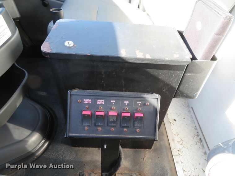 image for item DH1680 2006 Ford E350 Super Duty utility van