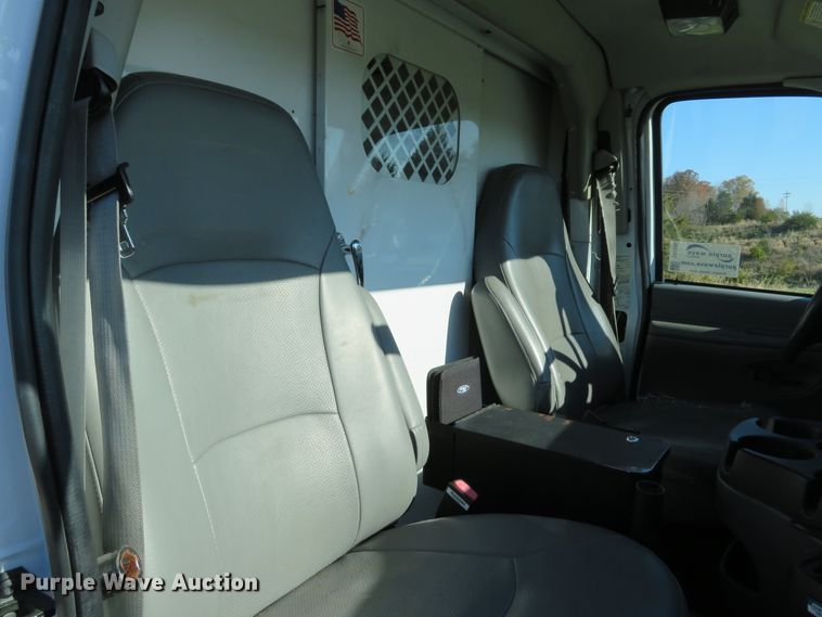 image for item DH1680 2006 Ford E350 Super Duty utility van