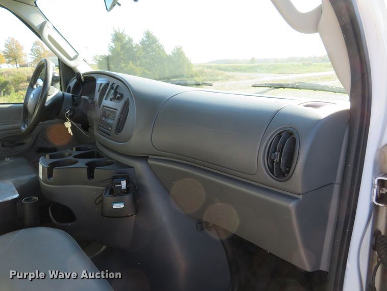 image for item DH1680 2006 Ford E350 Super Duty utility van