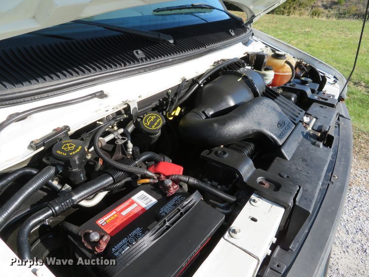 image for item DH1680 2006 Ford E350 Super Duty utility van