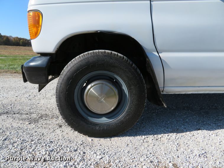 image for item DH1680 2006 Ford E350 Super Duty utility van