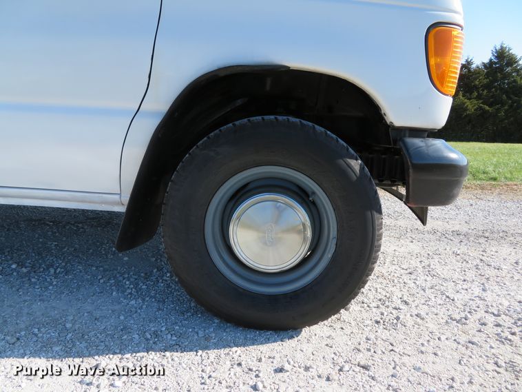 image for item DH1680 2006 Ford E350 Super Duty utility van