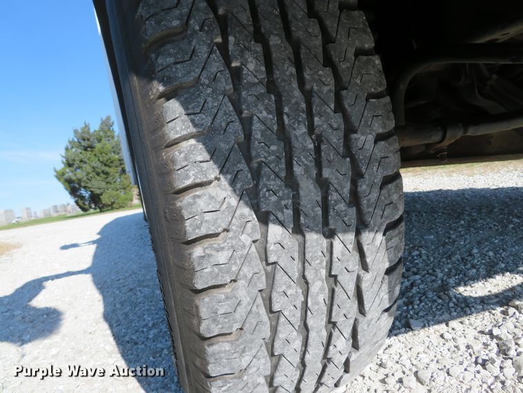 image for item DH1680 2006 Ford E350 Super Duty utility van