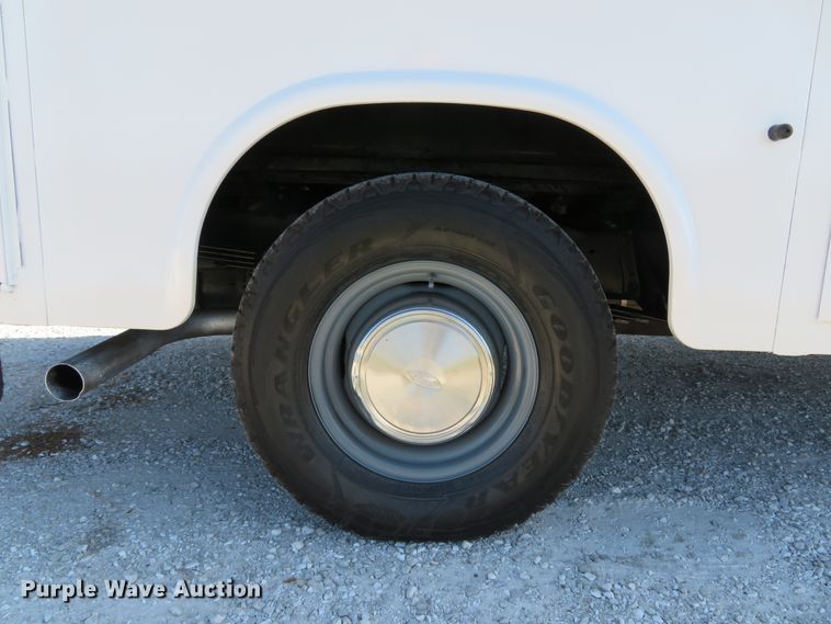 image for item DH1680 2006 Ford E350 Super Duty utility van