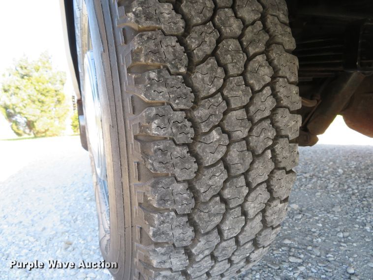 image for item DH1680 2006 Ford E350 Super Duty utility van