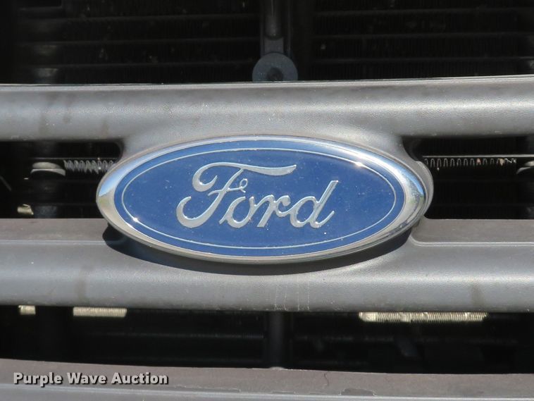 image for item DH1680 2006 Ford E350 Super Duty utility van