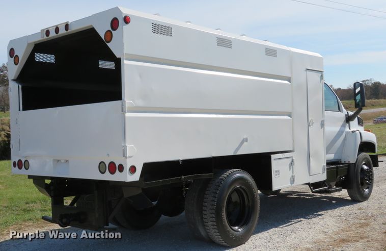 image for item DH1683 2005 GMC C6500 chipper truck