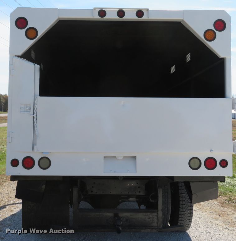 image for item DH1683 2005 GMC C6500 chipper truck