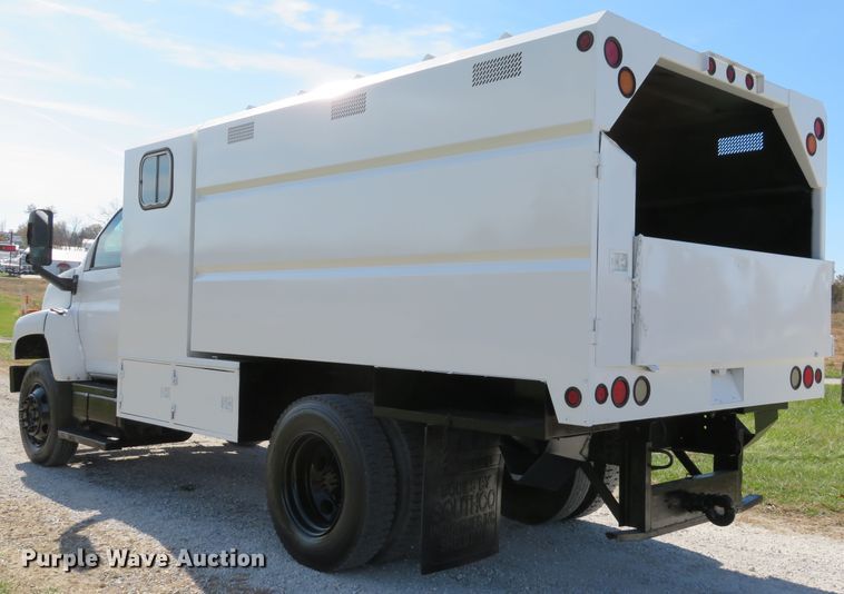 image for item DH1683 2005 GMC C6500 chipper truck