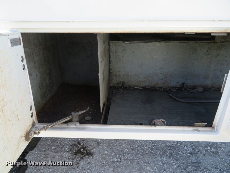 image for item DH1683 2005 GMC C6500 chipper truck