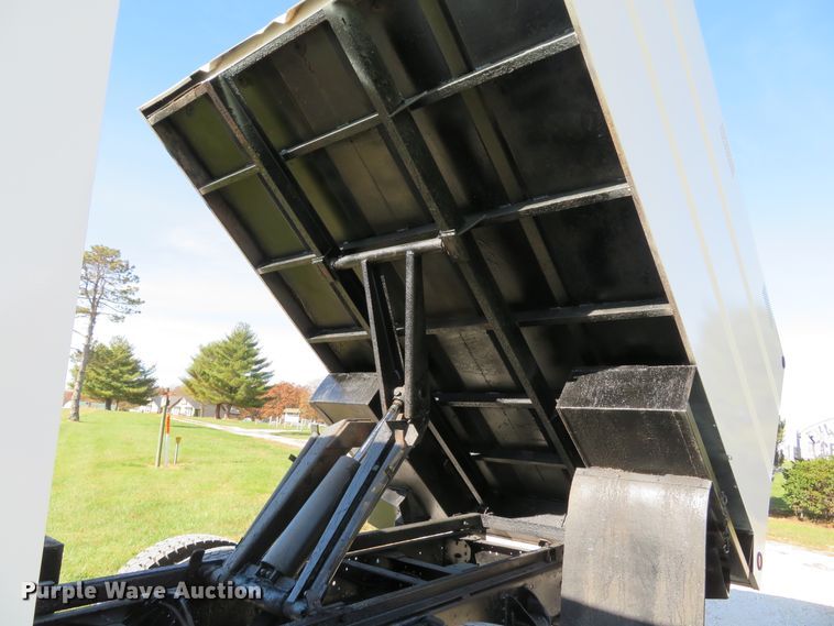 image for item DH1683 2005 GMC C6500 chipper truck