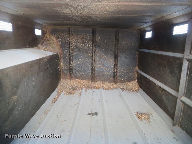 image for item DH1683 2005 GMC C6500 chipper truck