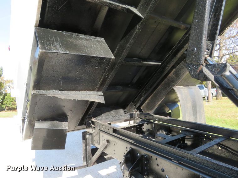 image for item DH1683 2005 GMC C6500 chipper truck