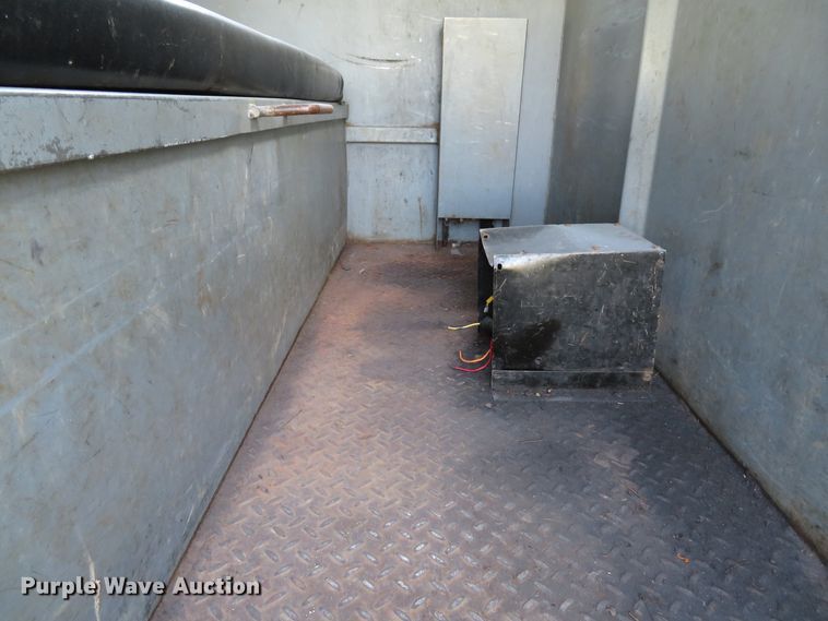 image for item DH1683 2005 GMC C6500 chipper truck