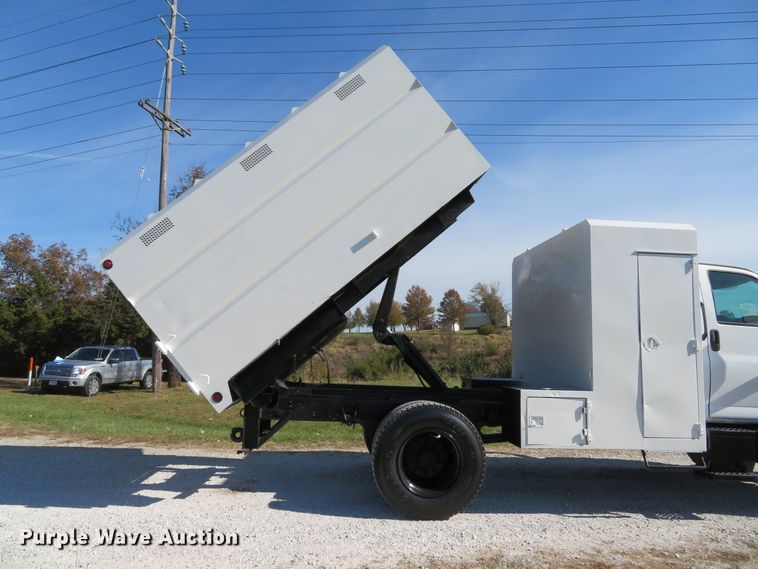 image for item DH1683 2005 GMC C6500 chipper truck