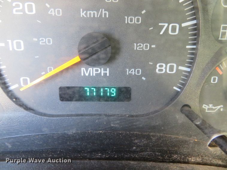 image for item DH1683 2005 GMC C6500 chipper truck