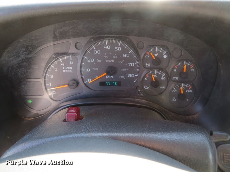 image for item DH1683 2005 GMC C6500 chipper truck