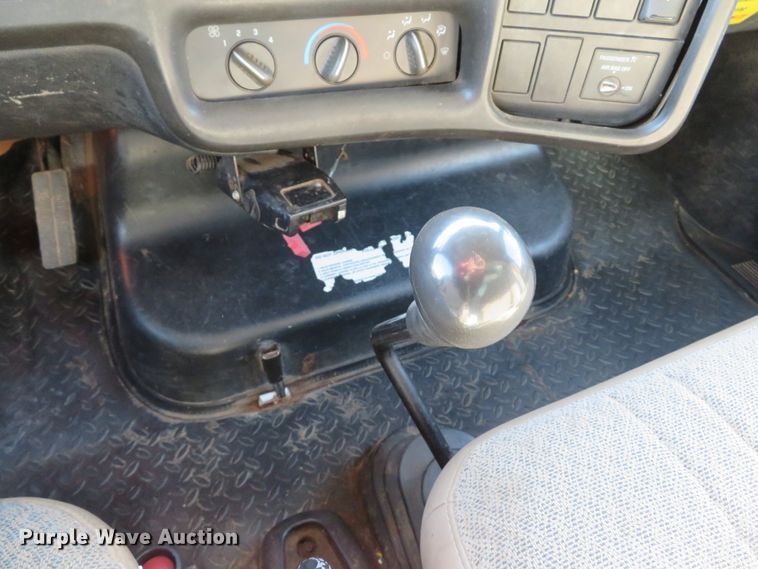 image for item DH1683 2005 GMC C6500 chipper truck